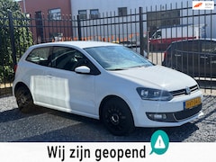 Volkswagen Polo - 1.2 TSI Comfortline AIRCOTREKHAAKNAVISTOELVERWARMING6BAK105PK