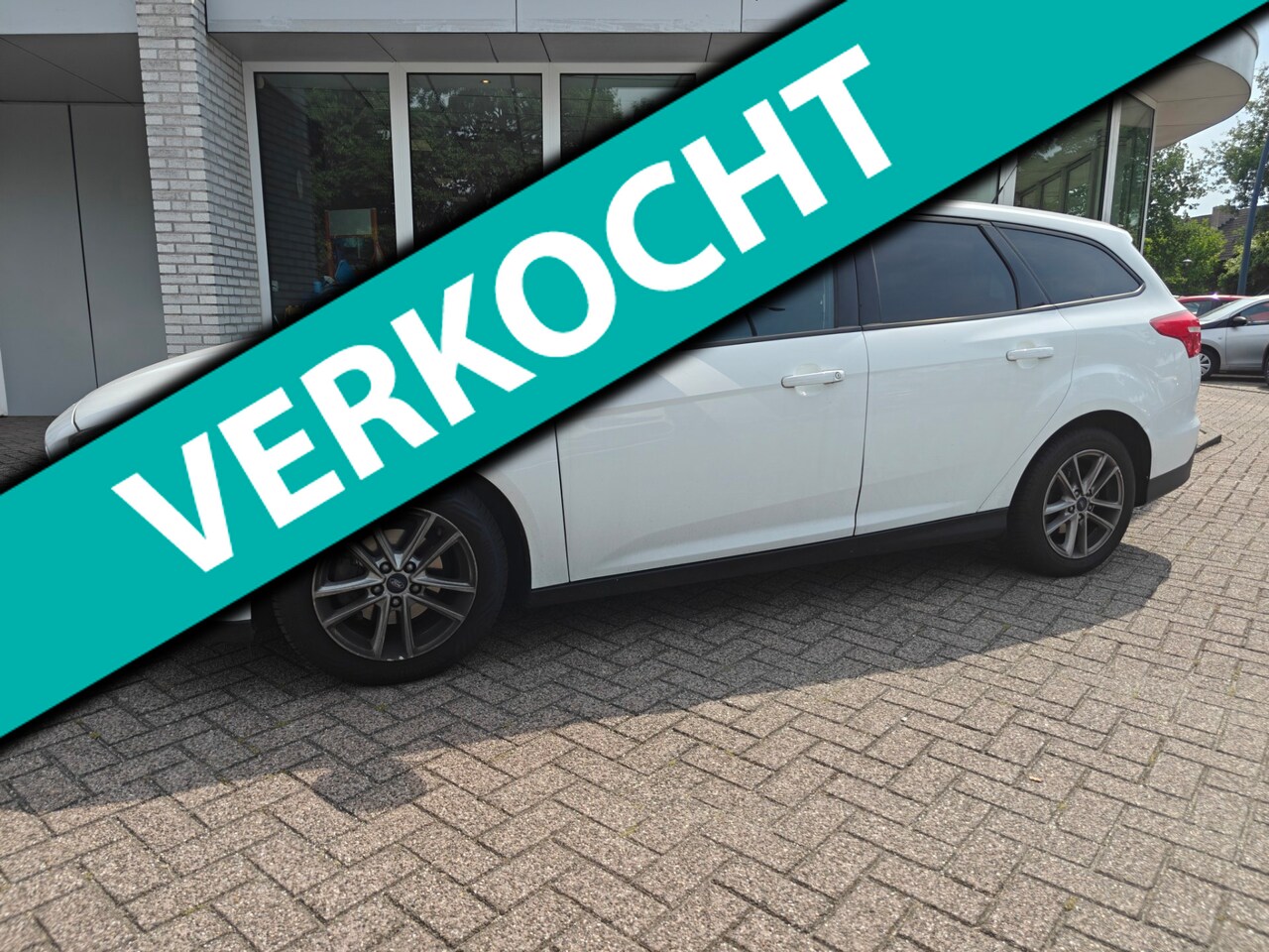 Ford Focus Wagon - 1.0 Titanium / MOTORLAMPJE BRANDT / LEKT KOELVLOEISTOF - AutoWereld.nl