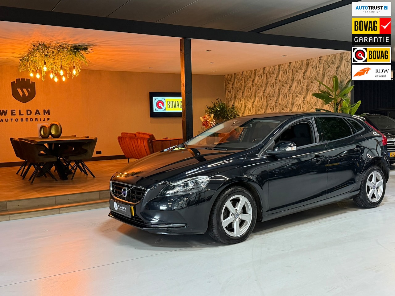 Volvo V40 - 1.6 T2 Momentum|Keyless|Stoelverwarming|Xenon|Cruise|PDC|Rijklaar - AutoWereld.nl