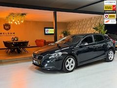 Volvo V40 - 1.6 T2 Momentum|Keyless|Stoelverwarming|Xenon|Cruise|PDC|Rijklaar
