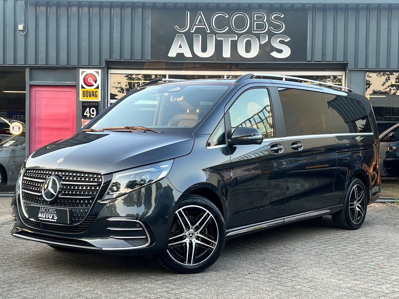 Mercedes-Benz V-klasse - 300d L3 Avantgarde 4 matic AMG - AutoWereld.nl