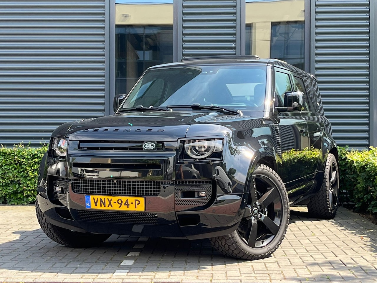 Land Rover Defender 110 - P525 V8 | Full Options | Comm. | BPM vrij | - AutoWereld.nl