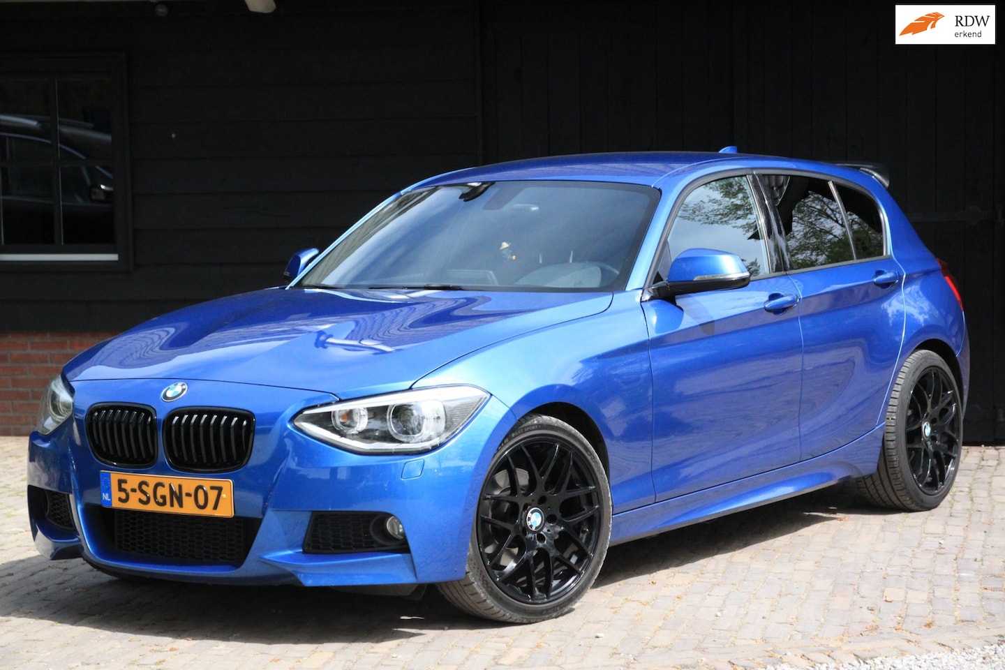 BMW 1-serie - 118i Business+Xenon/Leer/Parkeersensor/M-Pakket/Trekhaak afneembaar - AutoWereld.nl