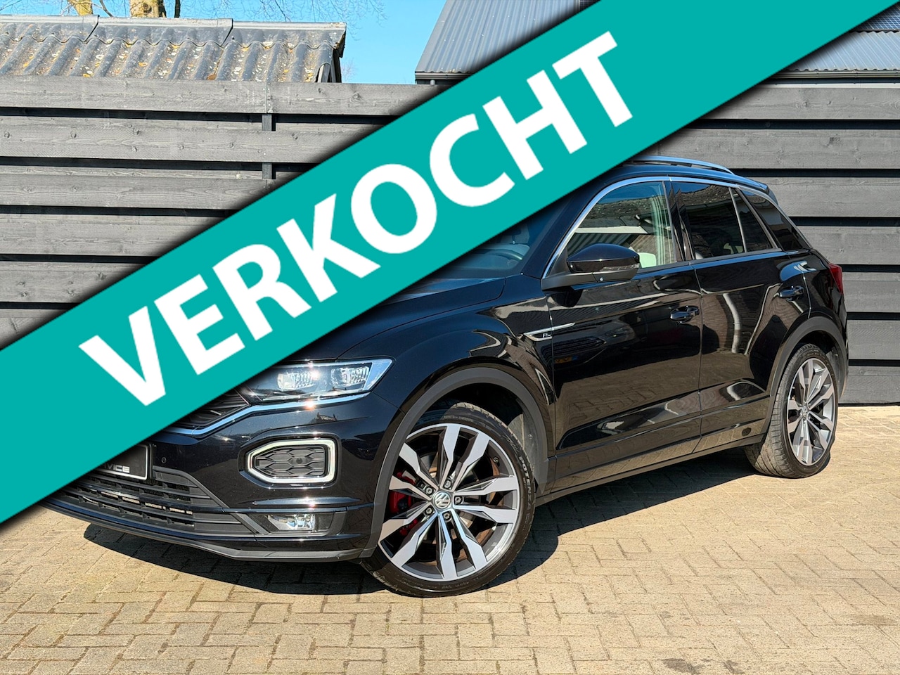 Volkswagen T-Roc - 2.0 TSI 4Motion R Line I PANO I Camera I ACC I Carplay - AutoWereld.nl