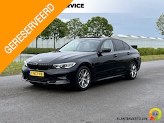 BMW 3-serie - 320i High Executive Keyless, clima, stoelverwarming, pdc, cruise