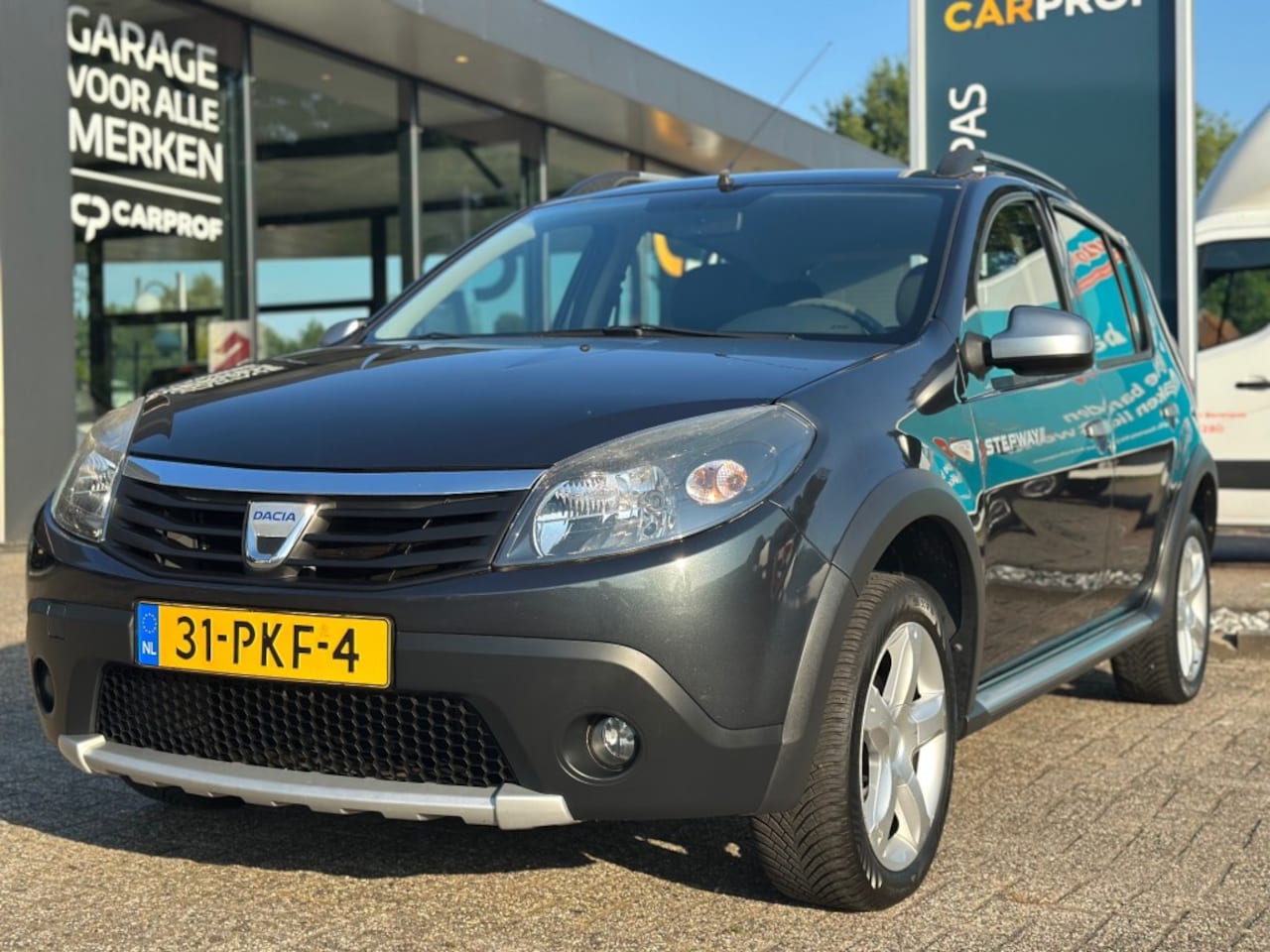 Dacia Sandero Stepway - 1.6 Stepway Dealer onderhouden '' Allseason banden - Trekhaak - Airco '' - AutoWereld.nl