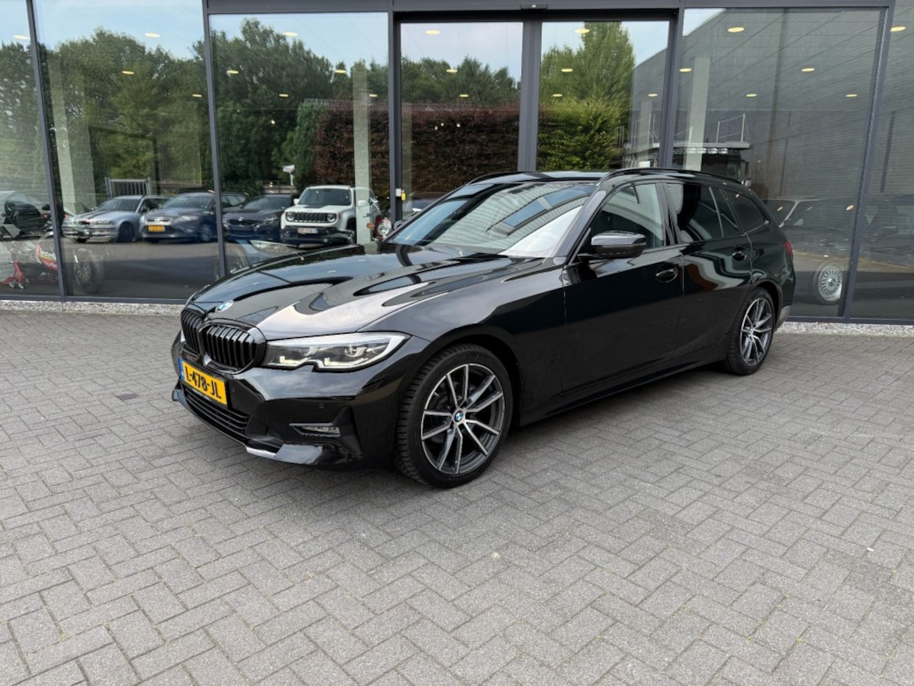 BMW 3-serie - 318I 2.0 Sportline,Leer,LED,Stoelverw,Carplay,Cruise,Clima,Lane Ass., - AutoWereld.nl