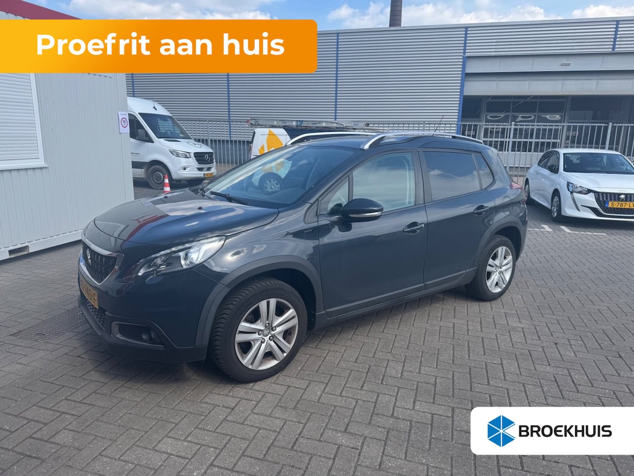 Peugeot 2008 - 1.2 PureTech Signature Trekhaak | Navigatie | airco | Parkeersensoren Achter | Carplay | B - AutoWereld.nl