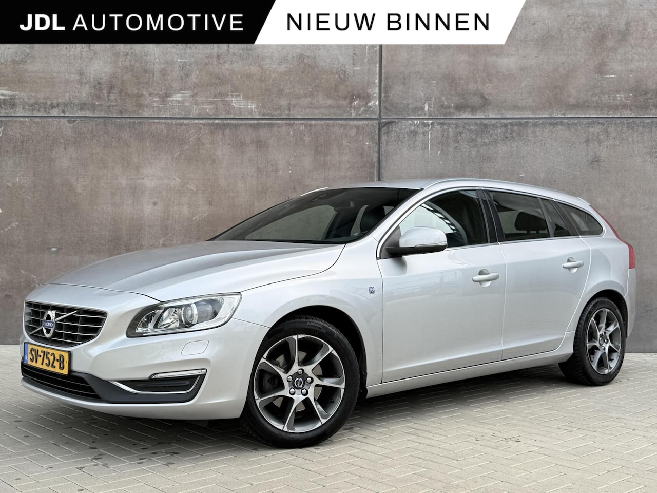 Volvo V60 - 2.0 T3 Ocean Race | Trekhaak | Navigatie | Leder | Stoel/Stuur verwarming | Standkachel | - AutoWereld.nl