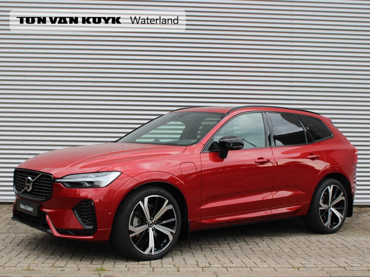 Volvo XC60 - 2.0 T8 Plug-in hybrid AWD Ultra Dark Automaat / Luchtvering Bowers & Wilkins / Trekhaak / - AutoWereld.nl