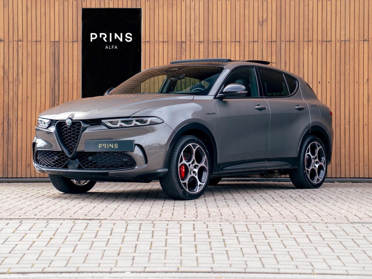 Alfa Romeo Tonale - 1.3T PHEV Veloce 280pk | Pano-dak | Harman/Kardon | Stoelventilatie Staat in loods klaar v - AutoWereld.nl