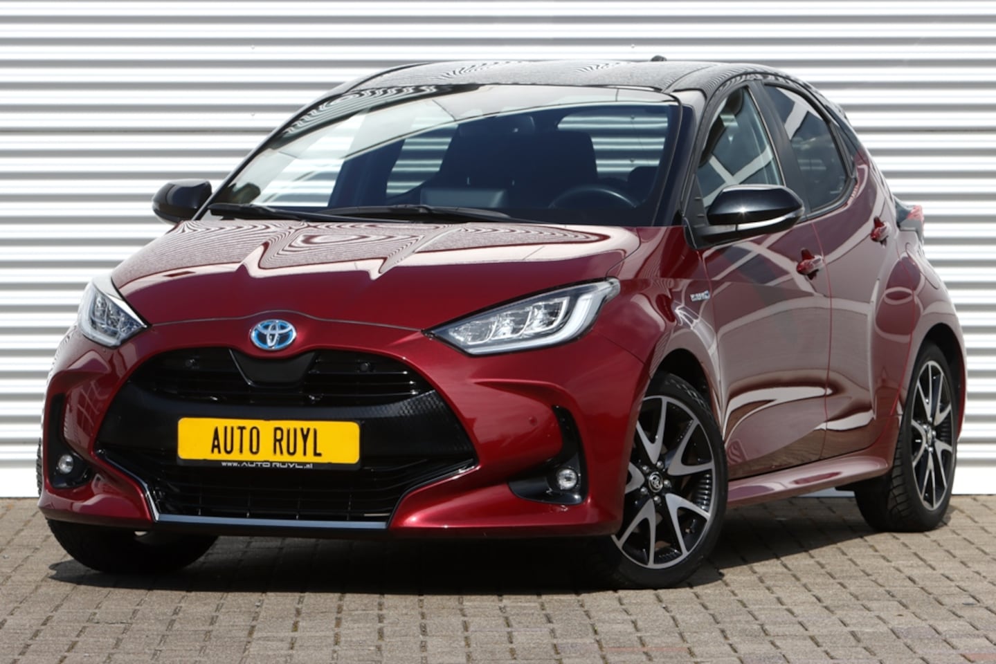 Toyota Yaris - 1.5 Hybrid Executive Bi-Tone Head-Up / Navi - AutoWereld.nl