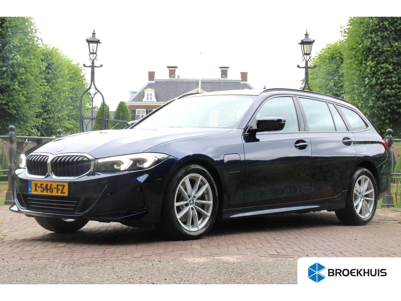 BMW 3-serie Touring - 330e | NL-AUTO! | PERFECTE STAAT! | NAVI | CLIMA | CRUISE | PARK SENS V+A | FULL LED | BTW - AutoWereld.nl