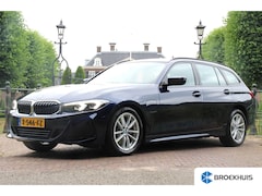 BMW 3-serie Touring - 330e | NL-AUTO | PERFECTE STAAT | NAVI | CLIMA | CRUISE | PARK SENS V+A | FULL LED | BTW A