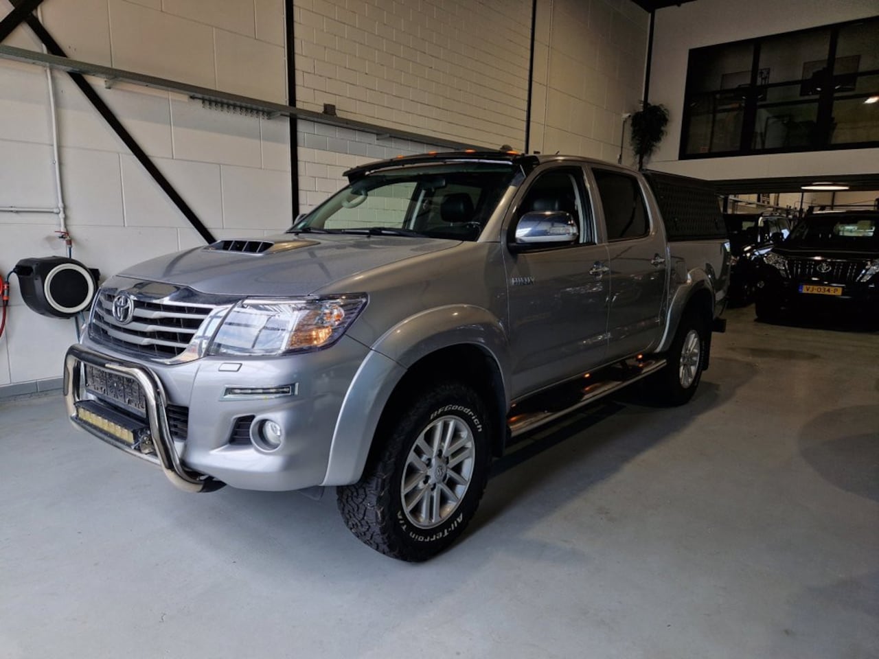 Toyota HiLux - 3.0 D-4D SX DC Automaat Leder 1e Eigenaar - AutoWereld.nl