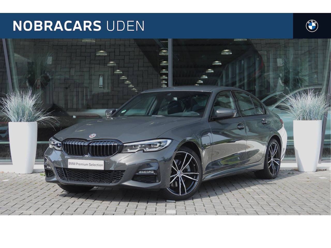 BMW 3-serie - 320e High Executive M Sport Automaat / Sportstoelen / Achteruitrijcamera / Stoelverwarming - AutoWereld.nl