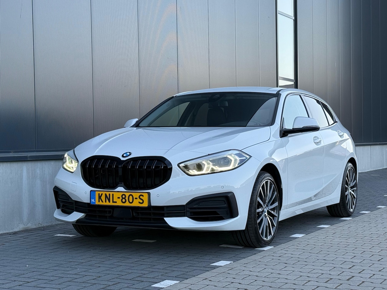 BMW 1-serie - 118i LED Koplampen - Leer - 18"- PDC - AutoWereld.nl
