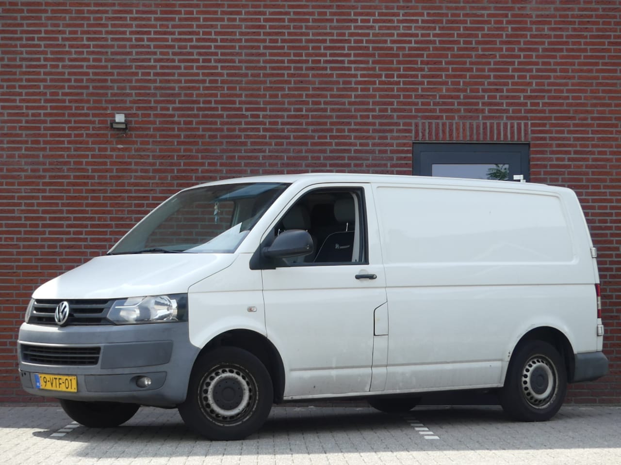 Volkswagen Transporter - 2.0 TDI L1H1 Airco/Trekhaak/Radio - AutoWereld.nl