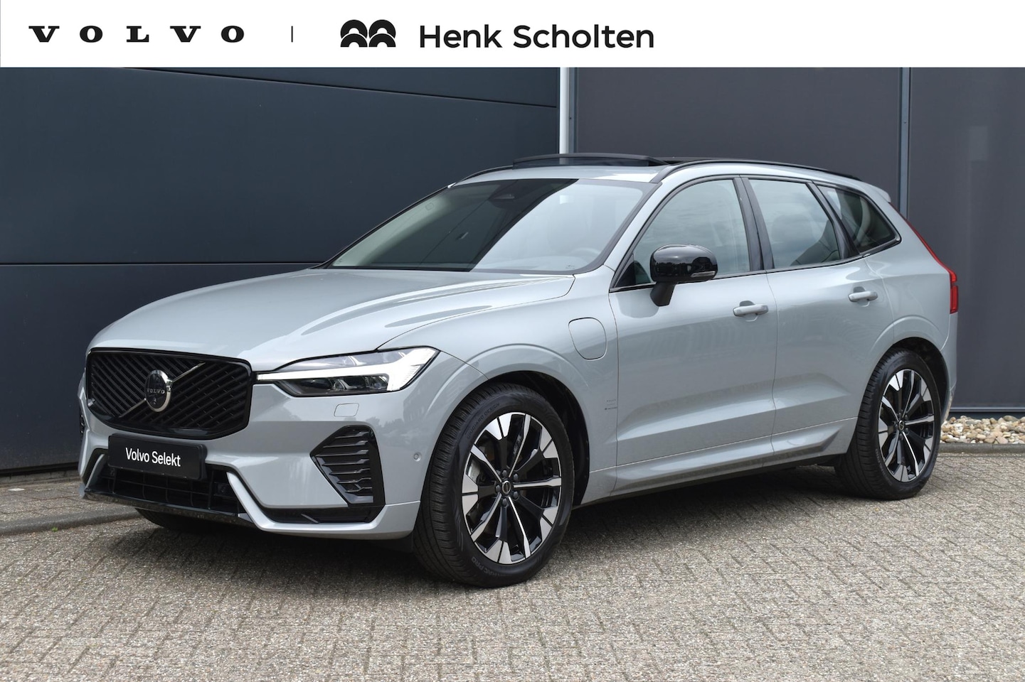 Volvo XC60 - T6 Plug-in hybrid AWD Ultra Dark | Luchtvering | Trekhaak | Panoramadak | 360 graden camer - AutoWereld.nl