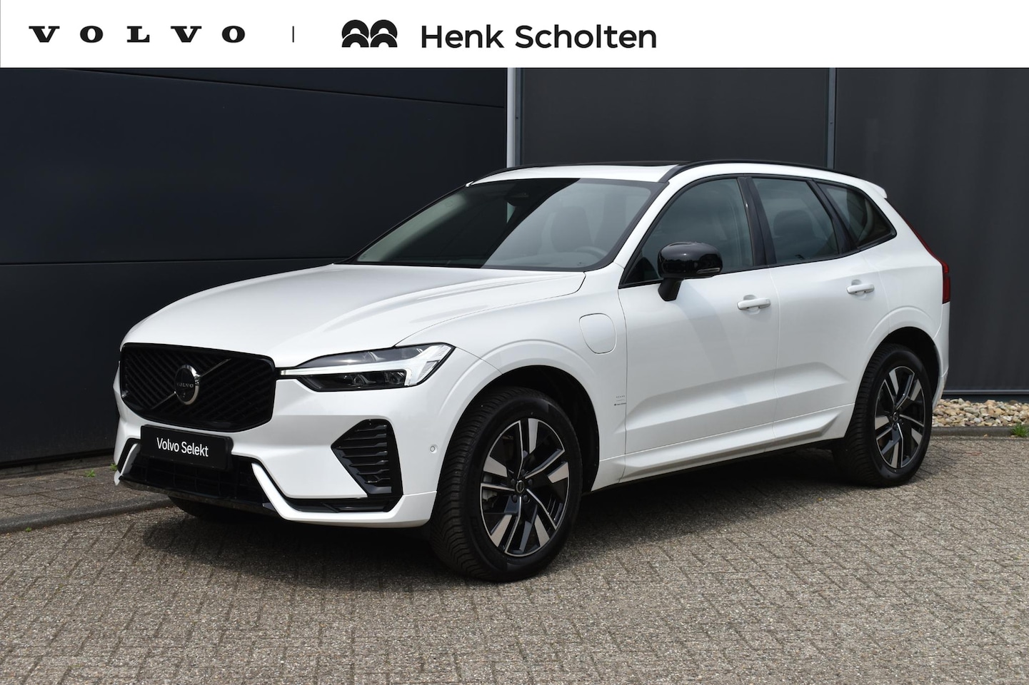 Volvo XC60 - T6 Plug-in hybrid AWD Plus Dark | Allseason banden | Panoramadak | Trekhaak | 360 graden c - AutoWereld.nl