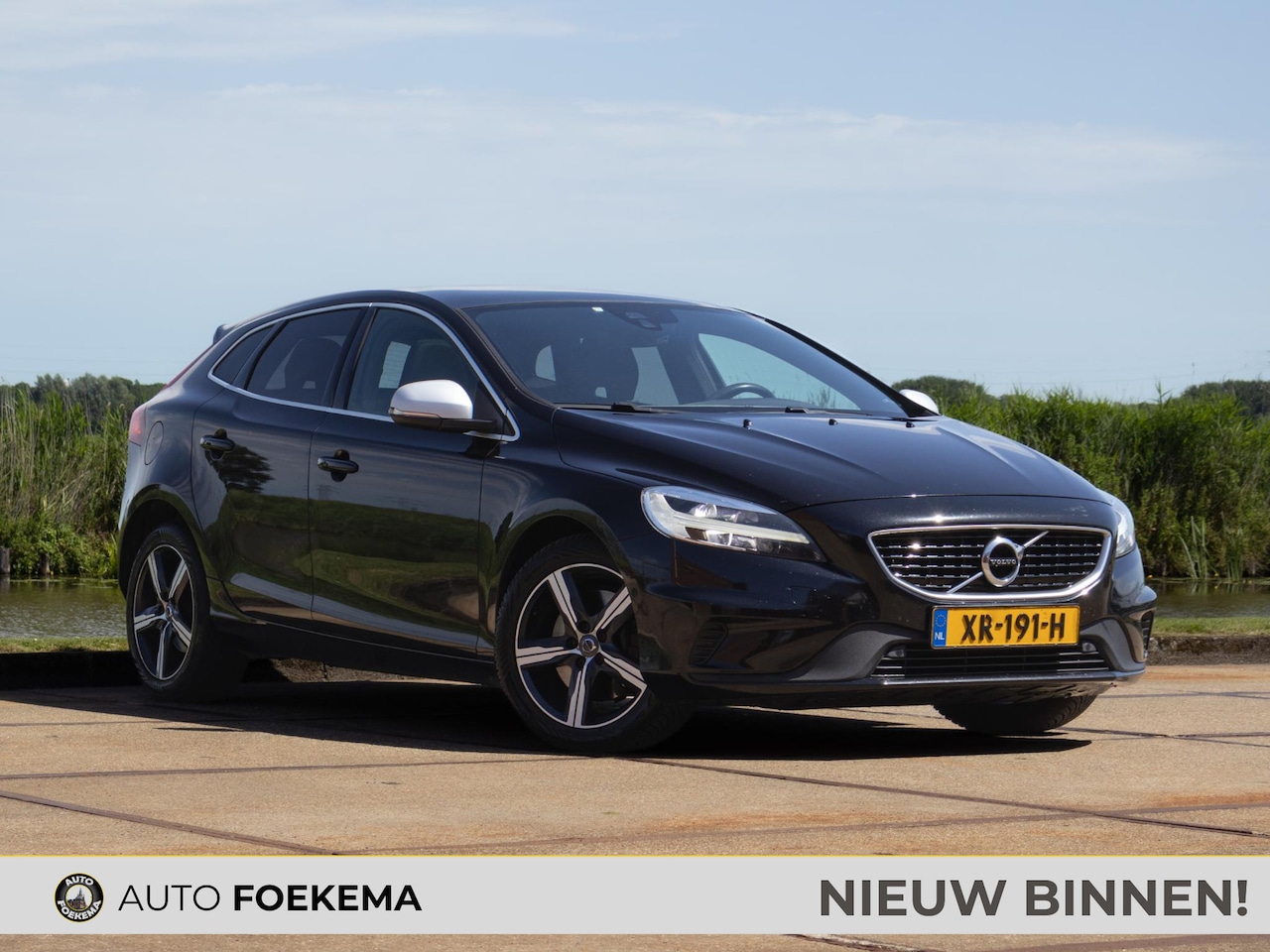 Volvo V40 - 1.5 T3 Polar+ Sport R-Design LED Pano 18" - AutoWereld.nl