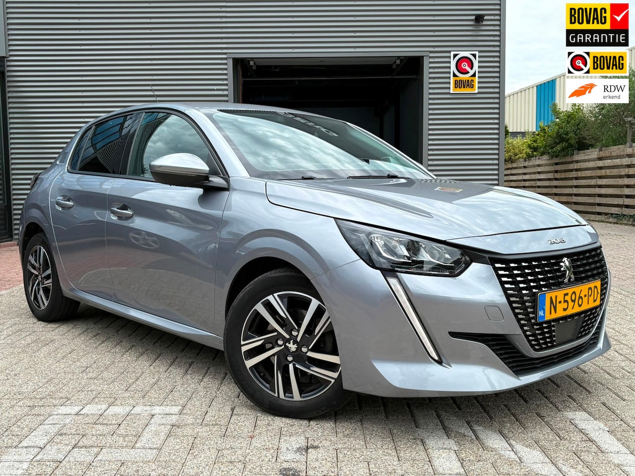 Peugeot 208 - 1.2 PureTech Allure Pack GARANTIE!, Groot NAVI, DIGITAAL DASH! - AutoWereld.nl