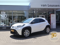 Toyota Aygo X - 1.0 VVT-i MT FIRST LM-VELGEN ALL SEASOND CLIMA CAMERA AD-CRUISE