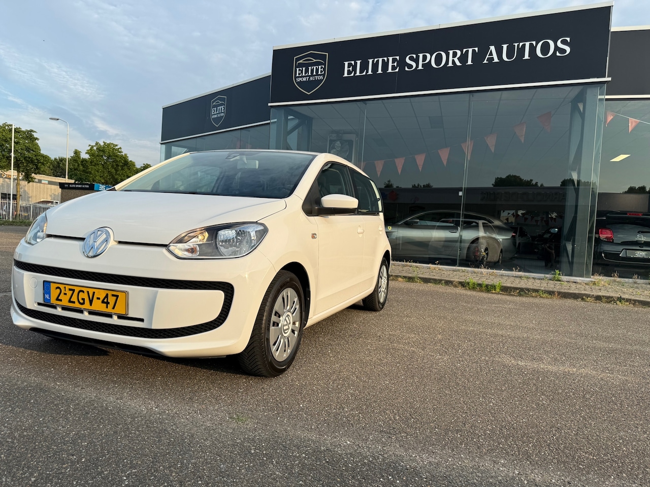 Volkswagen Up! - 1.0 move up! BlueMotion I Airco I Navi I NAP I - AutoWereld.nl