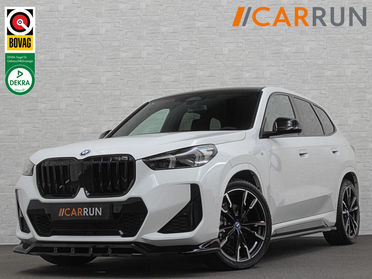 BMW iX1 - 30 313pk X-Drive M-Sport Performance | Adaptief Led | Sportstoelen | Keyless | Adaptieve C - AutoWereld.nl