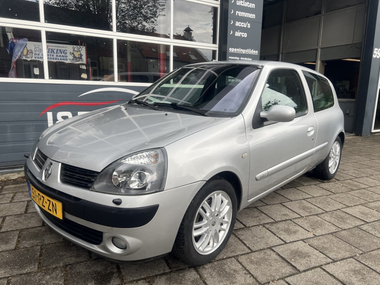 Renault Clio - 1.4-16V Initiale Airco Leder - AutoWereld.nl