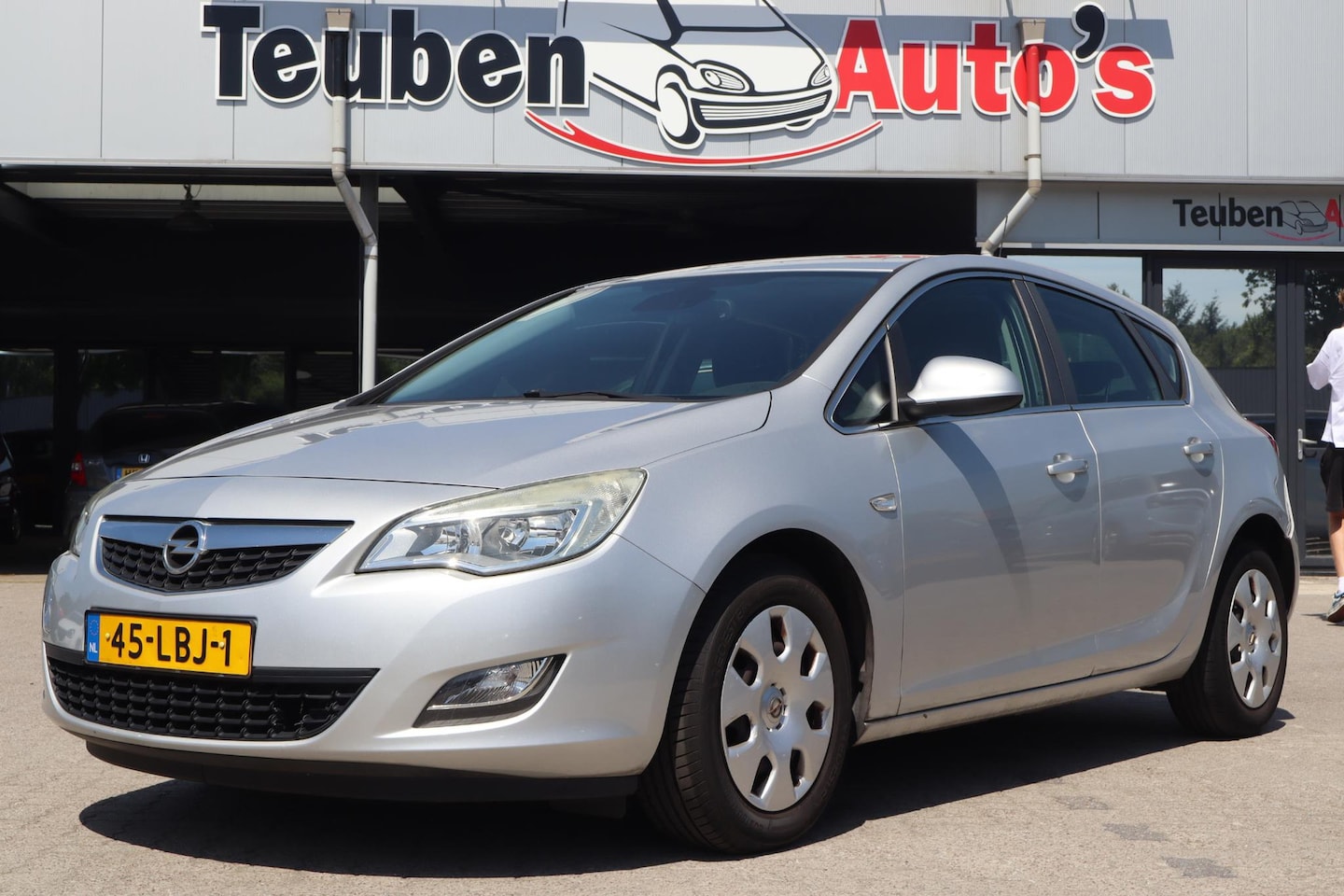 Opel Astra - 1.6 Edition | Airconditioning | Trekhaak - AutoWereld.nl
