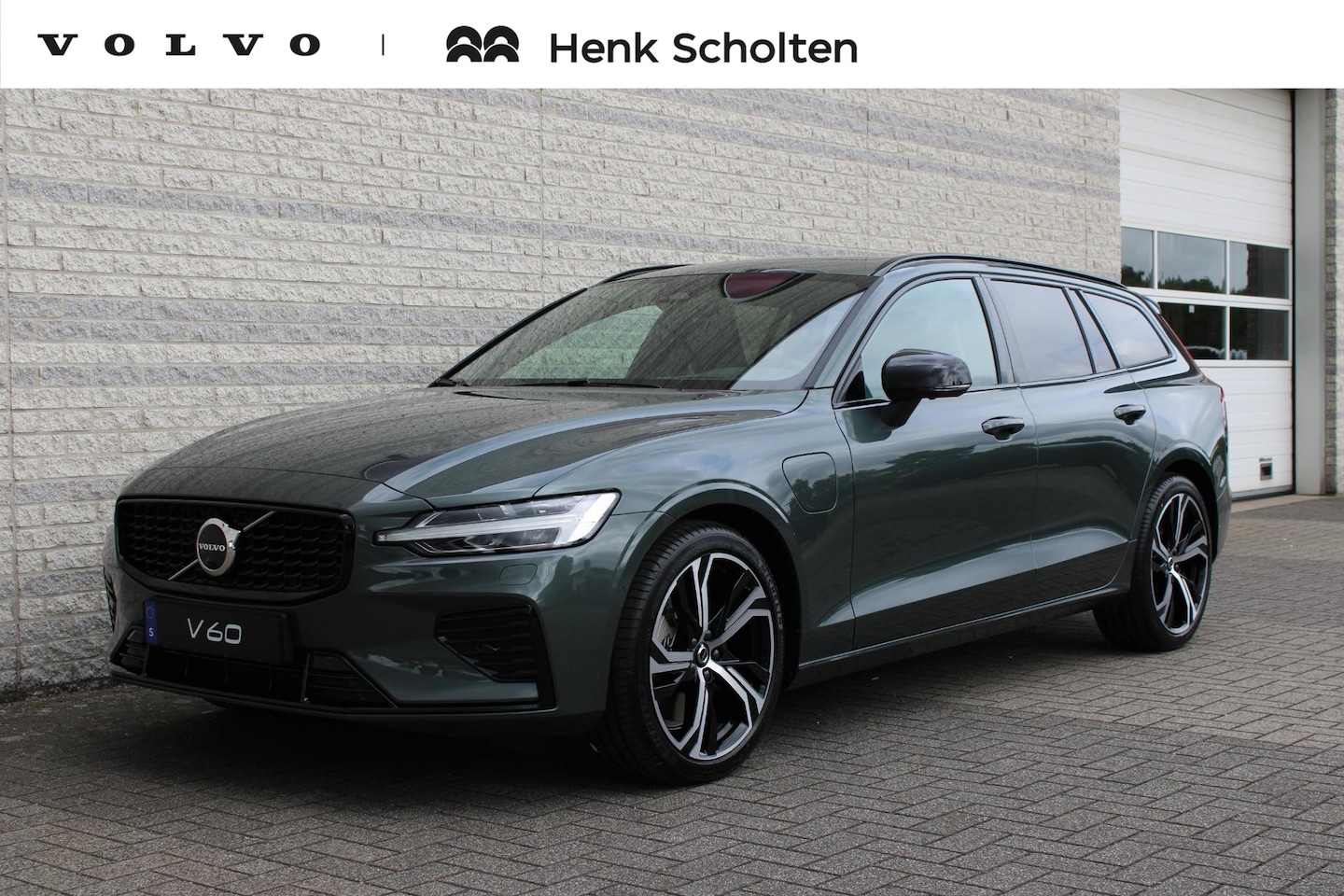 Volvo V60 - T6 AWD Plug-in Hybrid Ultra Dark | Elektrisch glazen panorama-dak | Elektrisch verstelbare - AutoWereld.nl