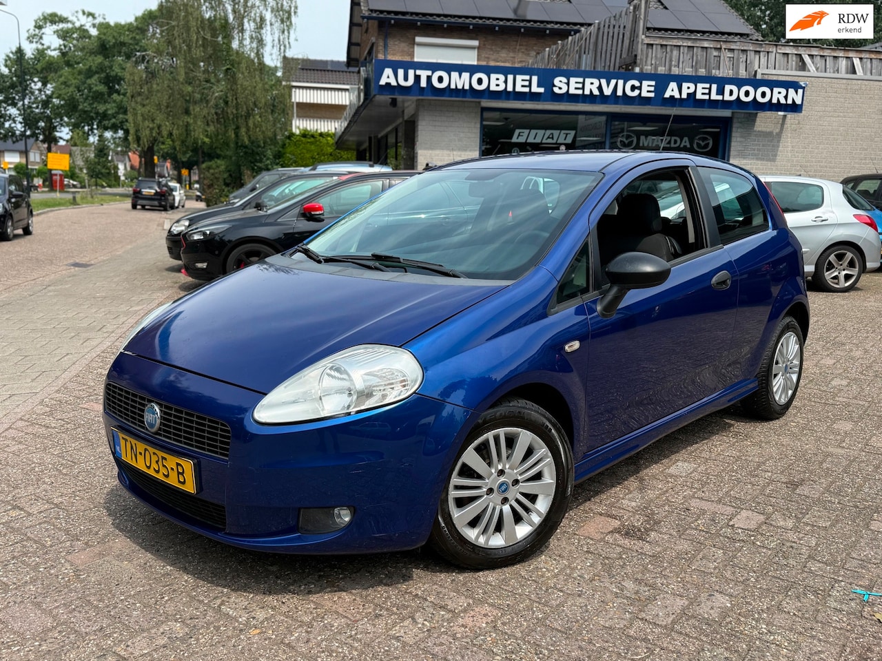 Fiat Grande Punto - 1.4 Active *AIRCO*ELEKTR. RAMEN*STUURBEKR.*NW. APK*LM. VELGEN * - AutoWereld.nl