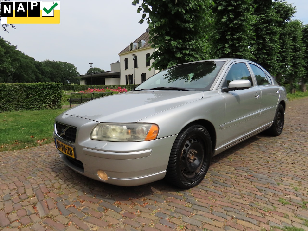 Volvo S60 - 2.4 D5 Edition II Ecc Cruisecontrol Navigatie Leer/Stof Trekhaak - AutoWereld.nl
