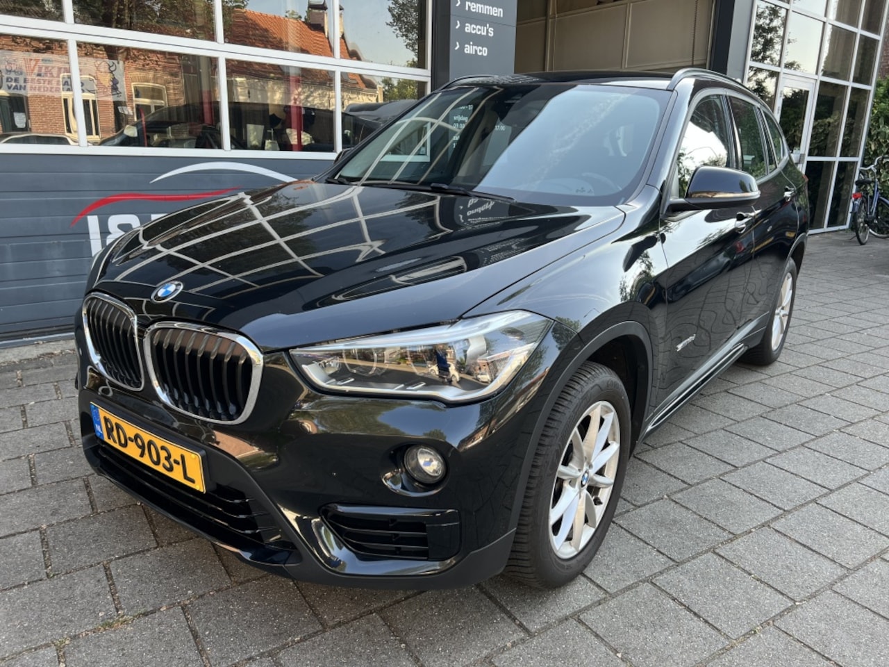 BMW X1 - sDrive18d Executive Airco Trekhaak - AutoWereld.nl