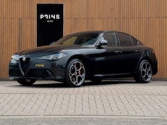 Alfa Romeo Giulia - 2.0 T GME AWD Competizione Staat in loods klaar voor foto