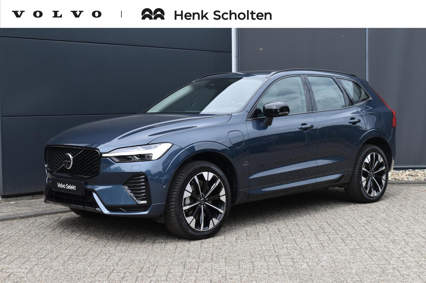 Volvo XC60 - 2.0 T6 Plug-in hybrid AWD Ultra Dark Allseason banden | Trekhaak | Headup display | Panora - AutoWereld.nl
