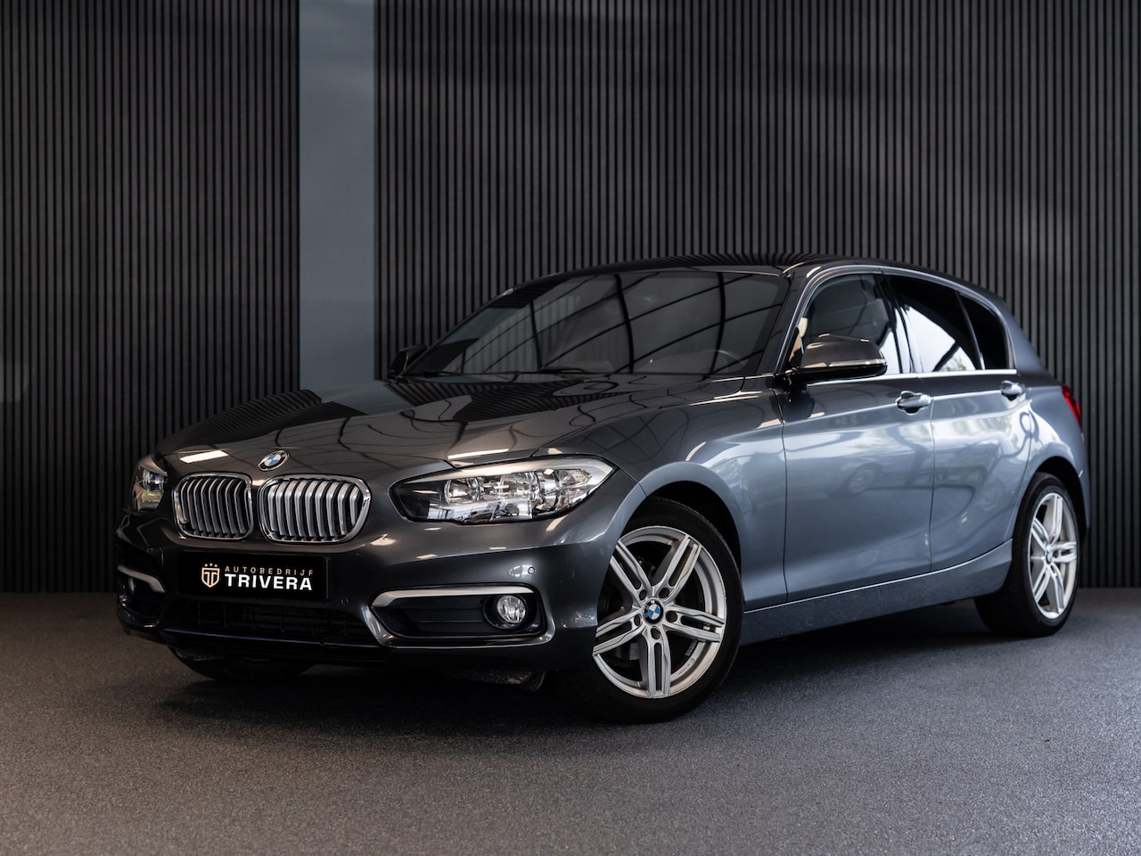 BMW 1-serie - 118i Sport l AUT.l CAM.l NAV l CARPLAY l XENON l CLIMA l Dealer onderhouden - AutoWereld.nl