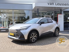 Toyota C-HR - HYBRID 140 DYNAMIC APPLE/ANDROID BLIND-SPOT KEYLESS PARKSENSOREN PARKCAMERA AD-CRUISE NL-A