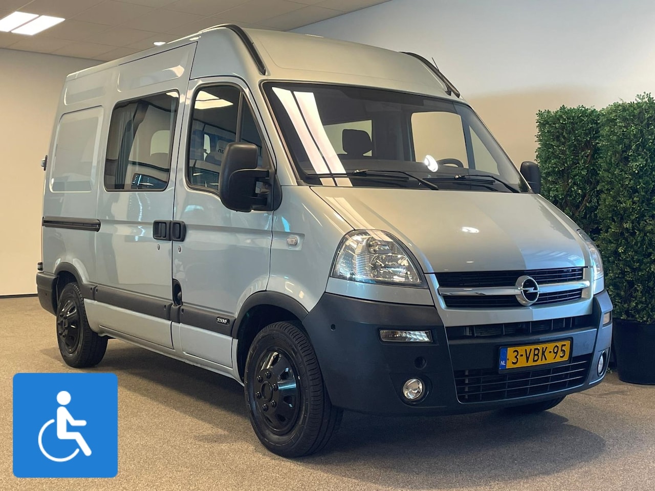 Opel Movano - L1H2 Rolstoelbus 4+1 (airco) - AutoWereld.nl