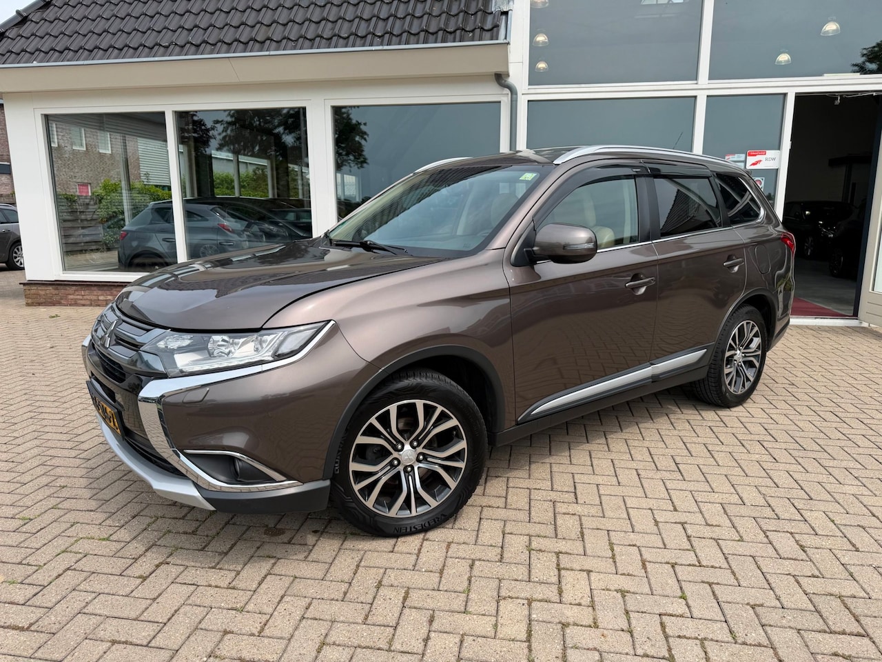 Mitsubishi Outlander - /2.0 Instyle/ NAP/ Automaat/ Camera - AutoWereld.nl
