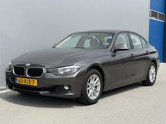 BMW 3-serie - 320i Upgrade Edition | Lage KM | Automaat