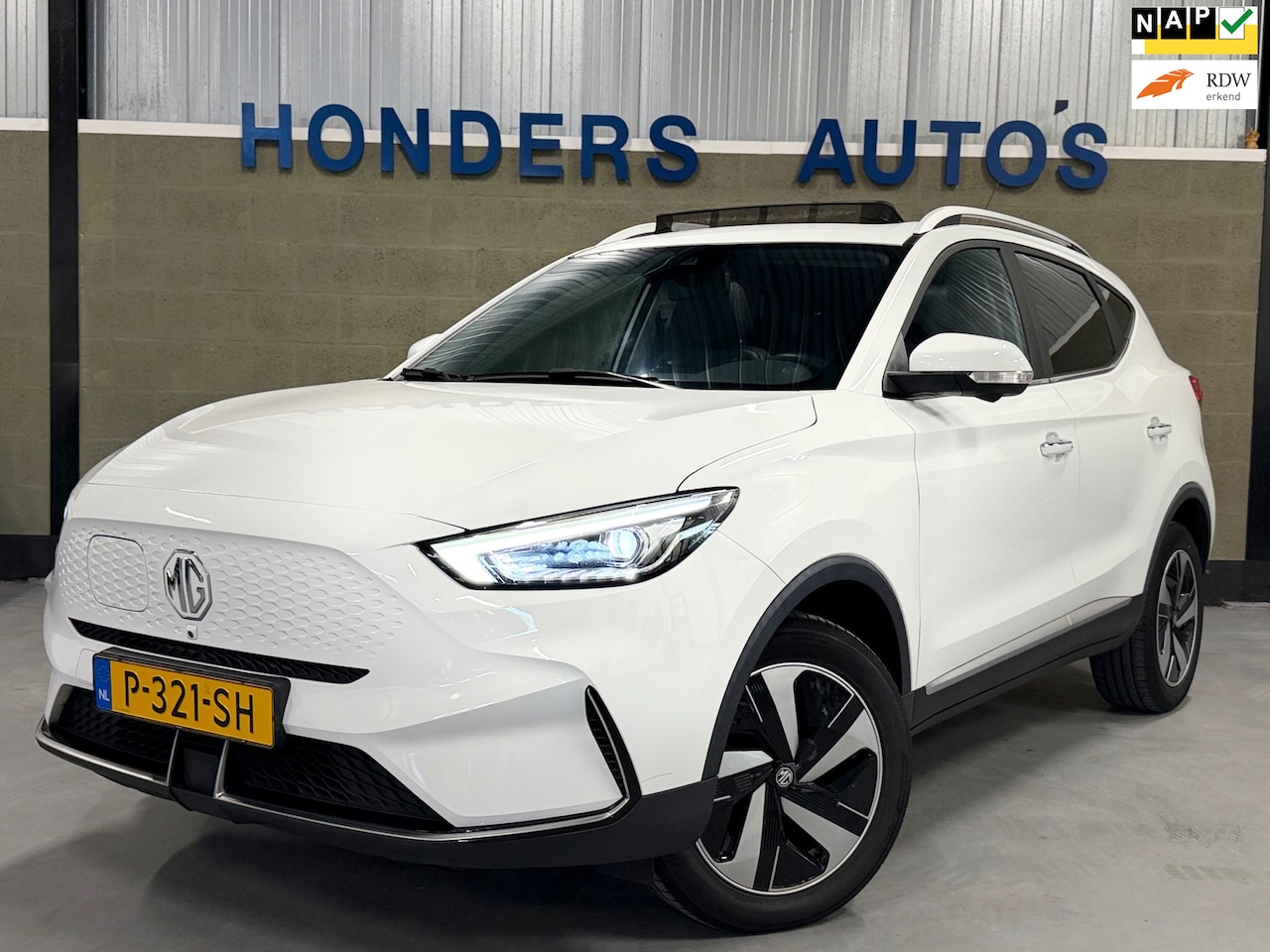 MG ZS - EV Long Range Luxury 70 kWh | WLTP 440 KM | PANO | 360 CAMERA | KEY-LESS | | LEDER | NAP | - AutoWereld.nl