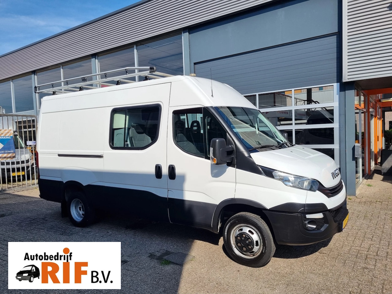 Iveco Daily - 35C18 3.0D L2H2 DC Dubbele Cabine Euro 6 - AutoWereld.nl