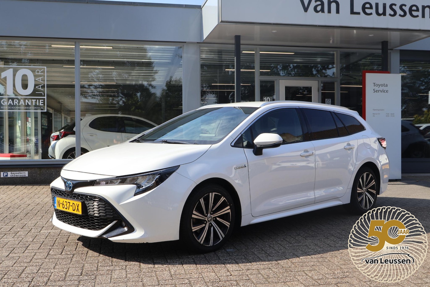 Toyota Corolla Touring Sports - 2.0 HYBRID TEAMNL LED AD-CRUISE LM-VELGEN KEYLESS CLIMA APPLE/ANDROID - AutoWereld.nl