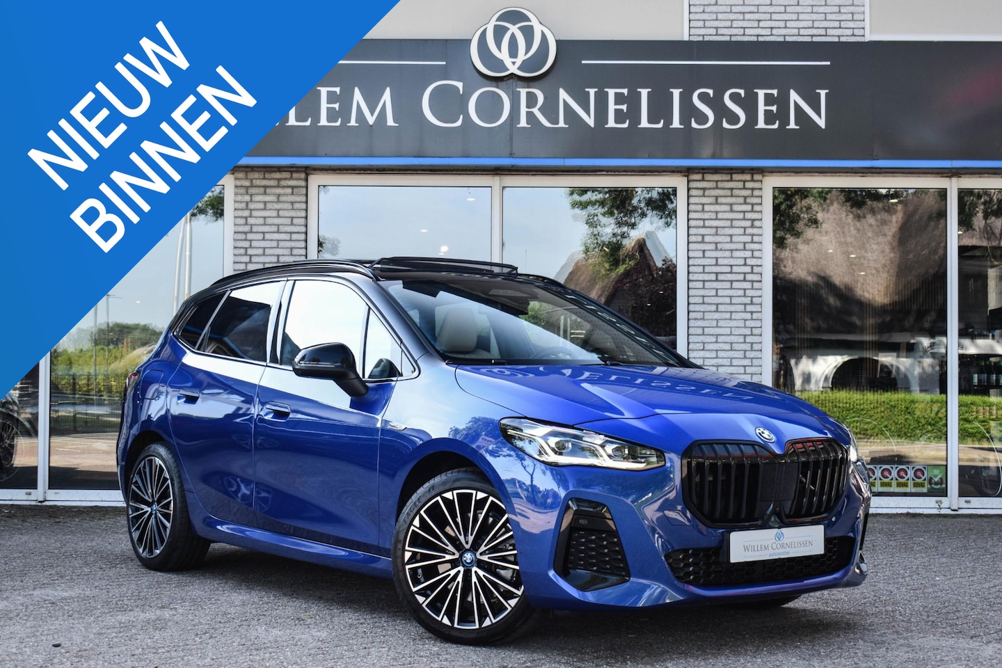 BMW 2-serie Active Tourer - 230e xDrive Pano Trekhaak - AutoWereld.nl