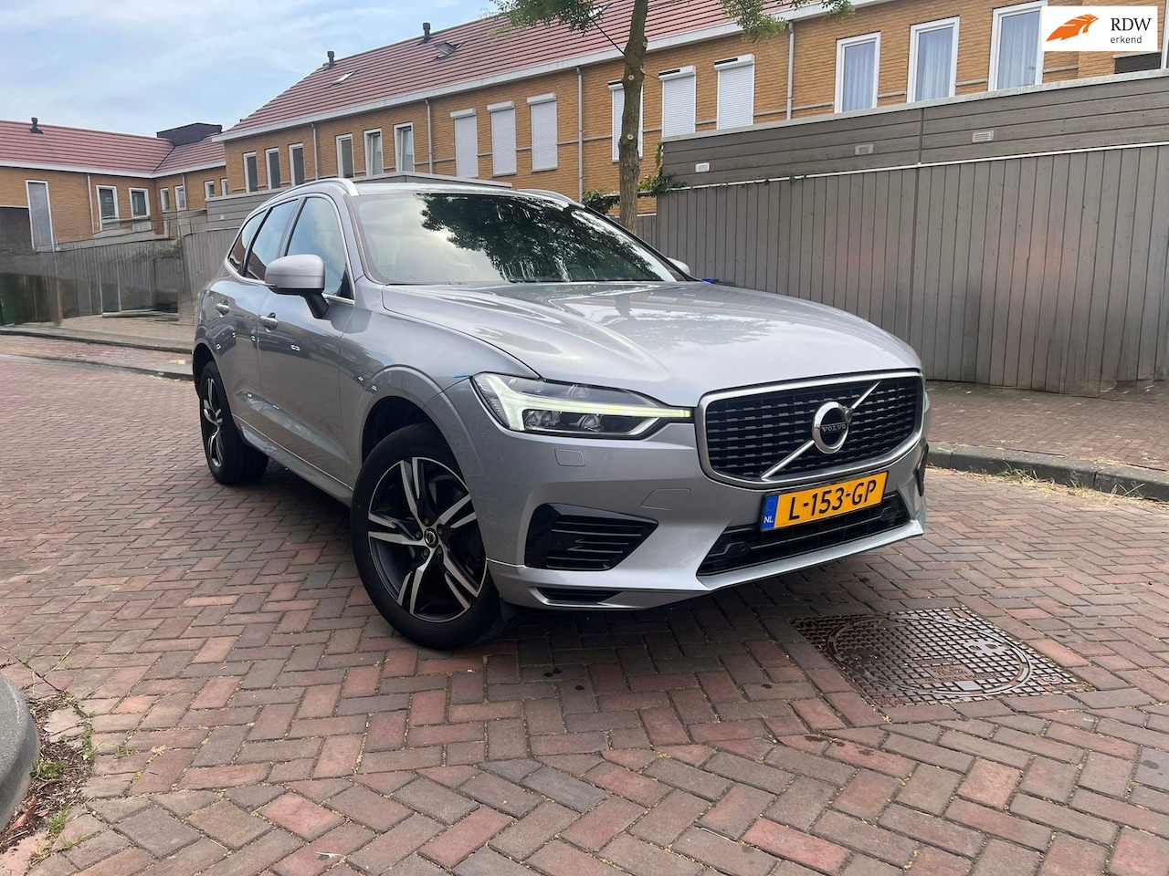 Volvo XC60 - 2.0 T8 Twin Engine AWD Inscription R-Design * Mooie Auto* - AutoWereld.nl