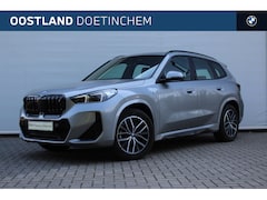 BMW iX1 - xDrive30 M Sport / Sportstoelen / Trekhaak / M Adaptief onderstel / Adaptieve LED / Parkin