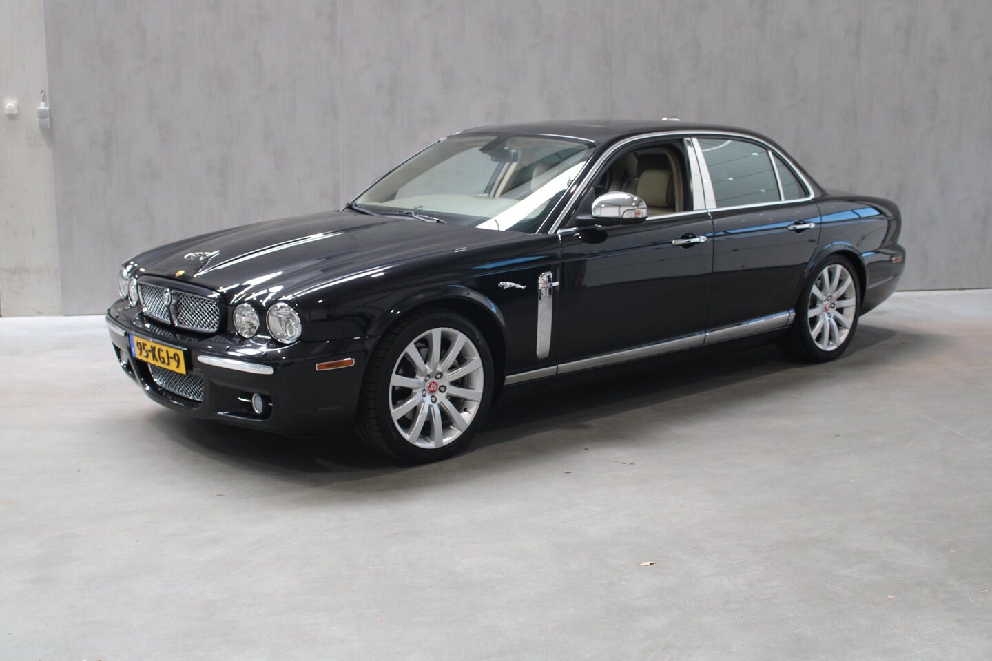 Jaguar XJ - 3.0 V6 Schuifdak/PDC/Leer enz nette auto Youngtimer - AutoWereld.nl