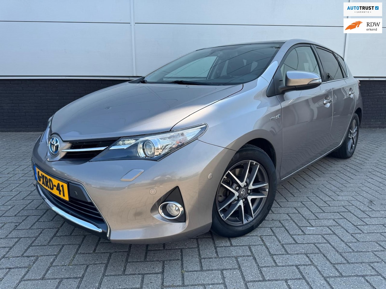 Toyota Auris - 1.8 Hybrid Lease Pano - clima - cruise - navi - NAP - camera - led - AutoWereld.nl